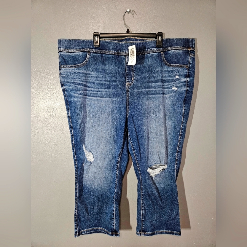 Torrid Distressed Crop Lean Jean